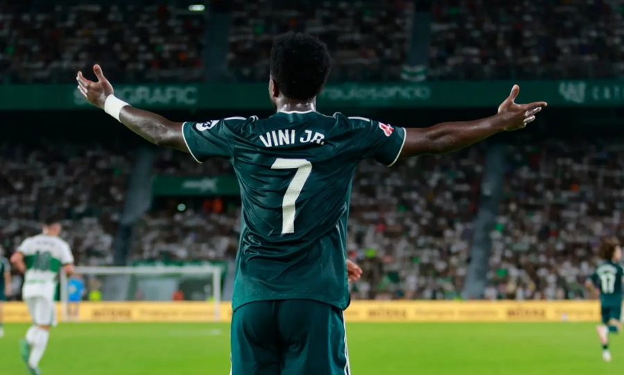 Vinicius humbet terren ndaj Mbappé-së, tri zëvendësime radhazi ngrenë pikëpyetje