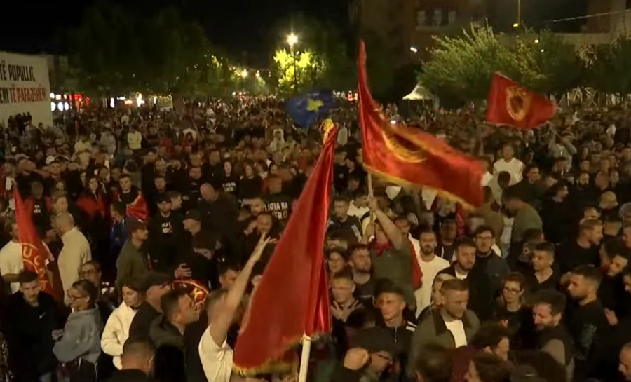‘Jo në emrin tim’ – Në Prishtinë protestohet ndaj vendimit të Hagës