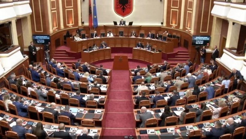Pagat e magjistratëve/ Bylykbashi prezanton draftin e PS: Rritje sa 2% e pagës së Presidentit