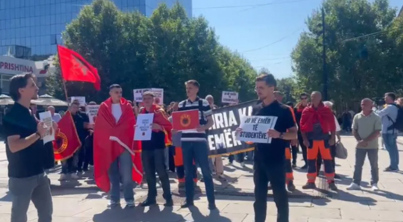 “Jo në emrin tonë1″/ Studentët në Prishtinë marshim proteste në mbështetje të ish-krerëve të UÇK-së