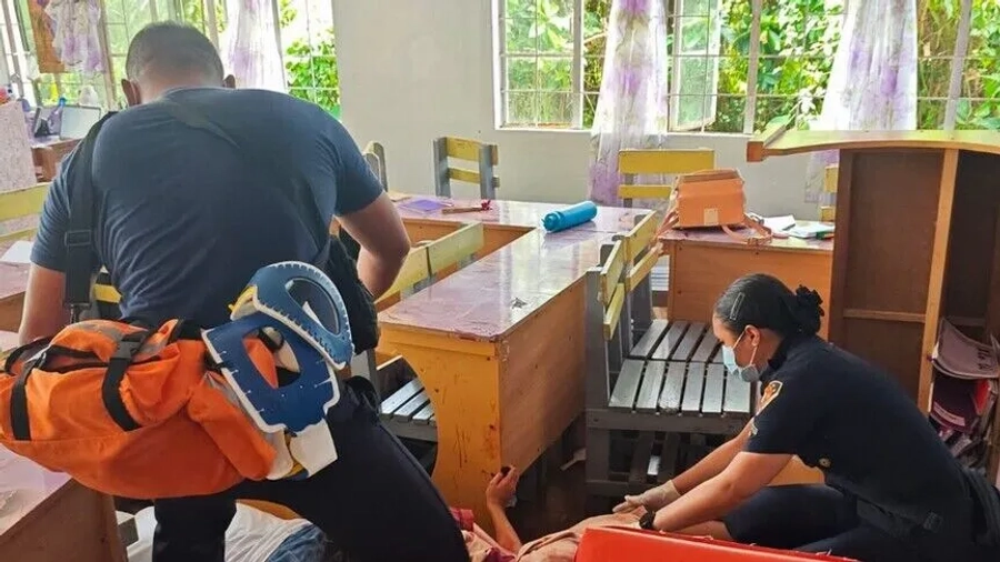 Filipine/ 6 nxënës të vrarë dhe 17 të tjerë të plagosur nga të shtënat në një shkollë të mesme