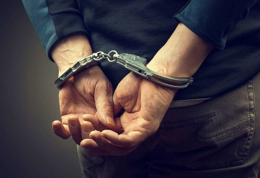 Shiste drogë pranë kopshtit, edukatorët vënë në alarm policinë dhe arrestojnë shqiptarin