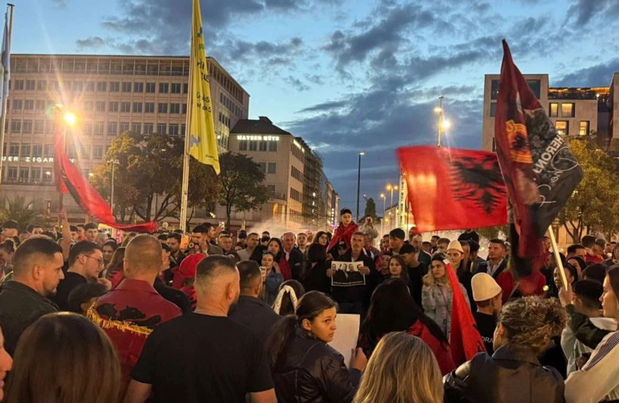 Diaspora ngrihet sot në protesta në mbështetje të ish-krerëve të UÇK-së