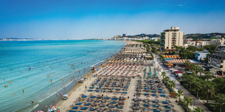 Nga hotelet te apartamentet, pse turistët po ndryshojnë mënyrën e pushimeve në Shqipëri