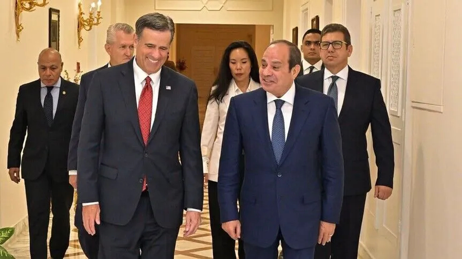 Presidenti egjiptian takon shefin e CIA-s, thirrje për marrëveshje për zgjidhjen e krizës iraniane