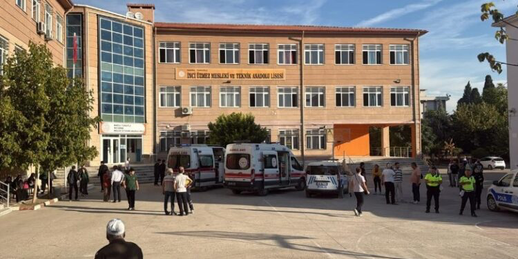 Terror në Turqi, të paktën 8 nxënës të plagosur nga të shtënat me armë para një shkolle! Arrestohet autori i dyshuar