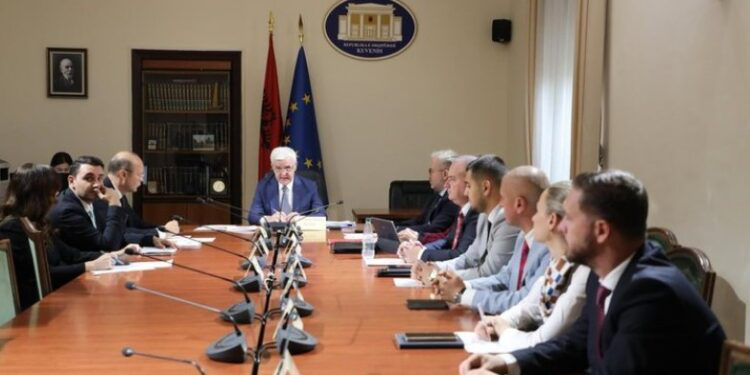 Aksioni i SPAK ‘ndez’ debate në Komision, Kaso: Shteti ka rënë! Xhafaj: Arrestohen individët, jo institucionet! Shenjë e forcimit të shtetit të së drejtës