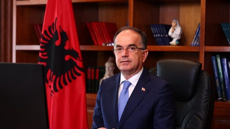 Begaj dekreton shkarkimin e Vlora Hysenit nga drejtimi i SHISH