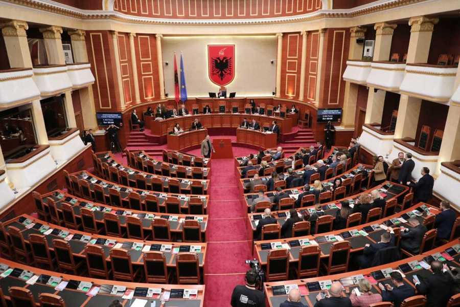 Kuvendi mblidhet sot në seancë plenare, dy interpelanca dhe dy projektligje në rendin e ditës