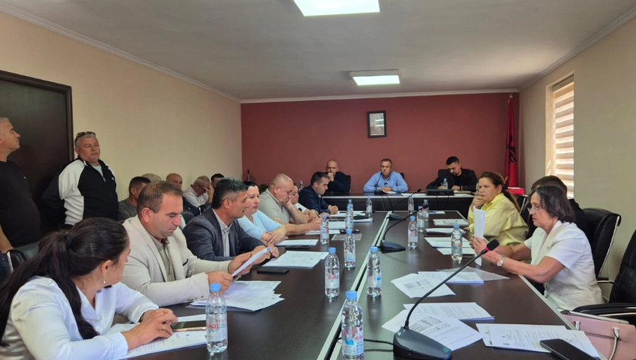 Reforma e Ramës/ Këshilli Bashkiak i Përrenjasit votoi kundër bashkimit me Bashkinë e Librazhdit 