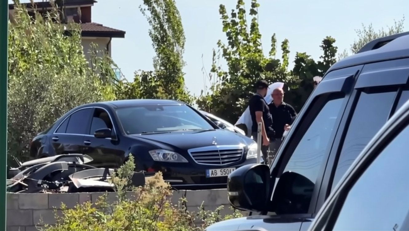 Një person plagoset me armë zjarri, mbërrin me makinë në spital! ende nuk dihen rrethanat