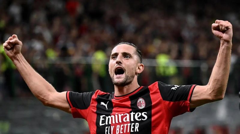 Mbulon tre role dhe mban Milanin në ekuilibër, Cardinale "urdhëron" rinovimin me Rabiot