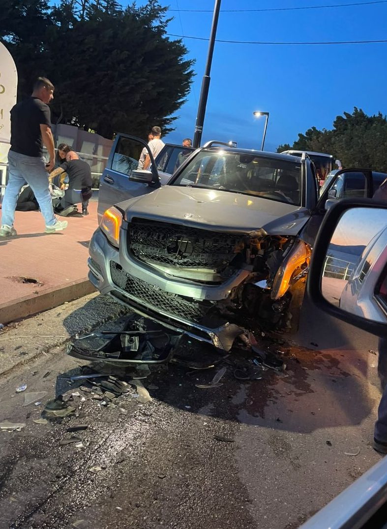 Aksident në Jonufër të Vlorës, përplasen dy automjete, plagosen dy persona