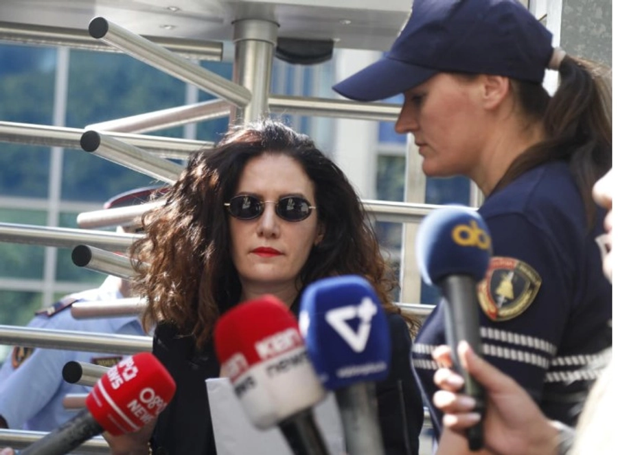 Agasi strehohej te vilat e klanit 'Troplini'/ BIRN: Zyrtarët e lartë dhe krimi i organizuar u bënë njësh në mbrojtje të tij