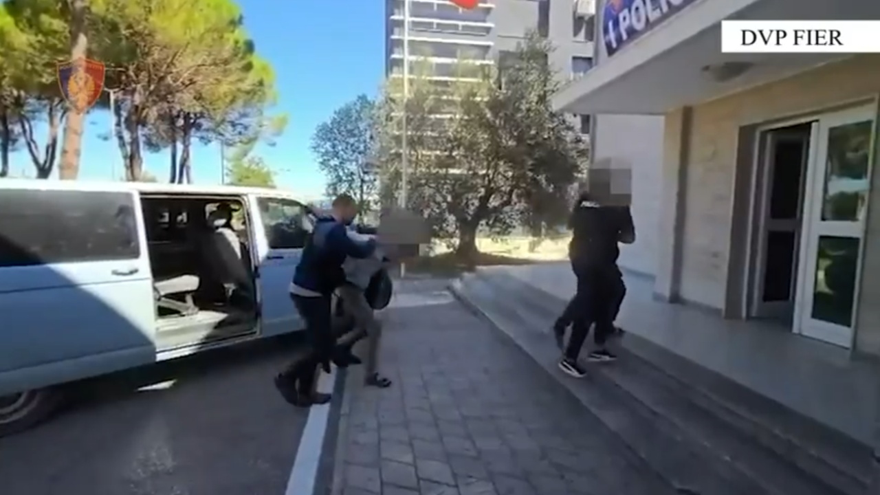 Arrestohen 2 persona në Lushnjë për shitje kokaine, sekuestrohet drogë dhe municion luftarak