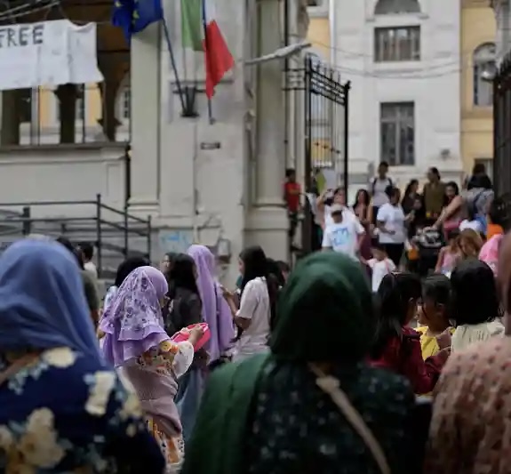 Italia ashpërson rregullat në shkolla: Ndalohet burka dhe nikabi