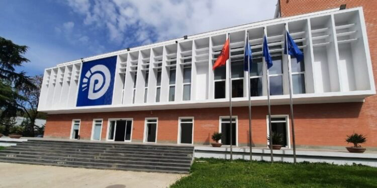 “Jo propagandë, përgjegjësi dhe transparencë”- PD reagon për mbledhjen e Këshillit të Sigurisë nga Presidenti: Shqiptarët nuk kanë nevojë për spektakël!