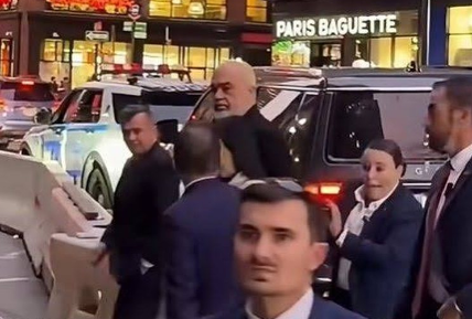 U qëllua me vezë në SHBA/ Rama sfidon kritikët: “Nuk më mposhtin dot pulat histerike”