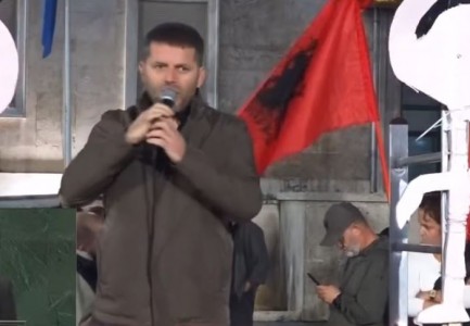 Aktivisti, thirrje ambasadorit të ri të SHBA: Na jepni një dorë të krijojmë një qeveri të fortë! Po na cenohet sovraniteti