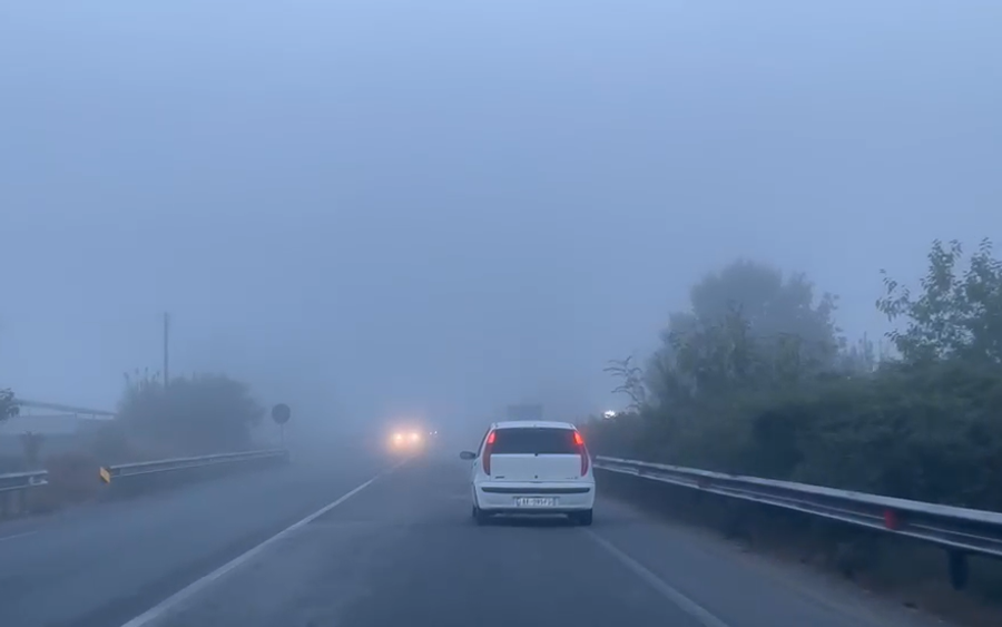 Mjegull e dendur mbulon ultësirën e Krujës, vështirësi në qarkullim