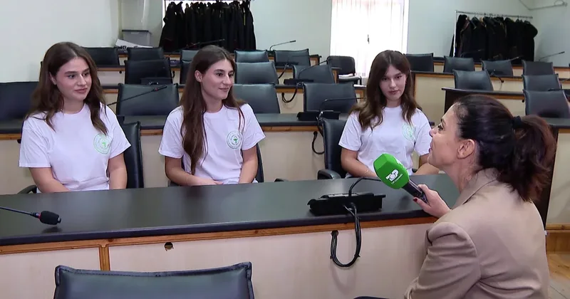 Trinjaket nga Kukësi nisin universitetin bashkë: Zgjedhin Farmacinë për të qenë pranë njëra-tjetrës!