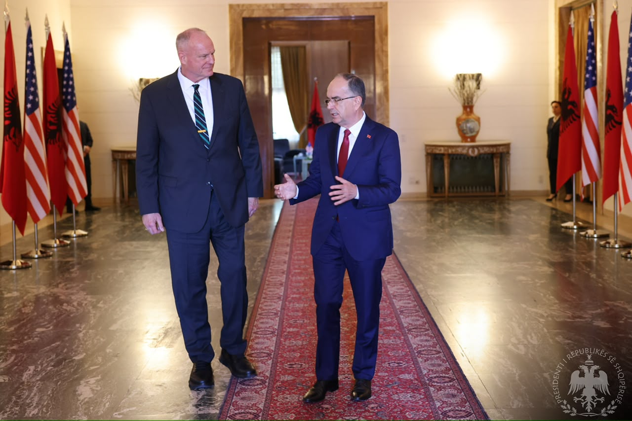 Eric Wendt nis misionin në Tiranë, Ambasada e SHBA: Do çojë para prioritetet e Trump, përfshi luftën kundër grupeve kriminale