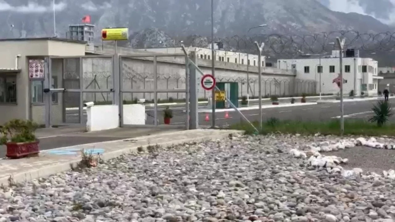 Mbyti me duar bashkëshorten në vitin 2015, humb jetën i dënuari në Burgun e Reçit (EMRI)