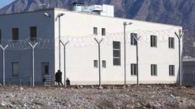 I dënuar për vrasjen e bashkëshortes, 49-vjeçari gjendet i pajetë në burgun e Reçit