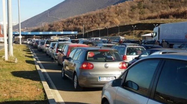 Fluks udhëtarësh nga Kosova në Shqipëri, nga 30 shtatori rikthehen kontrollet kufitare
