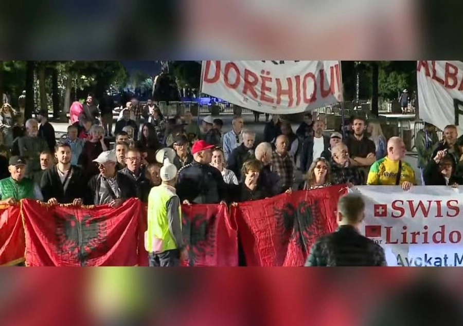 ‘Rama jepe dorëheqjen’! Protestuesit para Kryeministrisë në ditën e 119-të të qëndresës