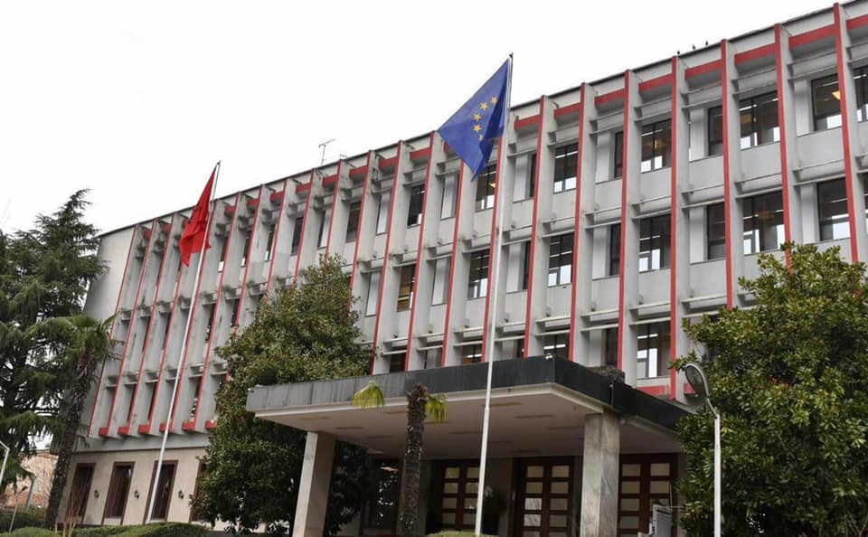 Tragjedia me 6 viktima në Athinë, reagon Ministria e Jashtme e Shqipërisë