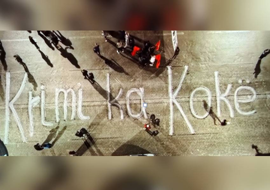 Protestuesit i përgjigjen Ramë për skandalet dhe korrupsionin: Krimi ka kokë!