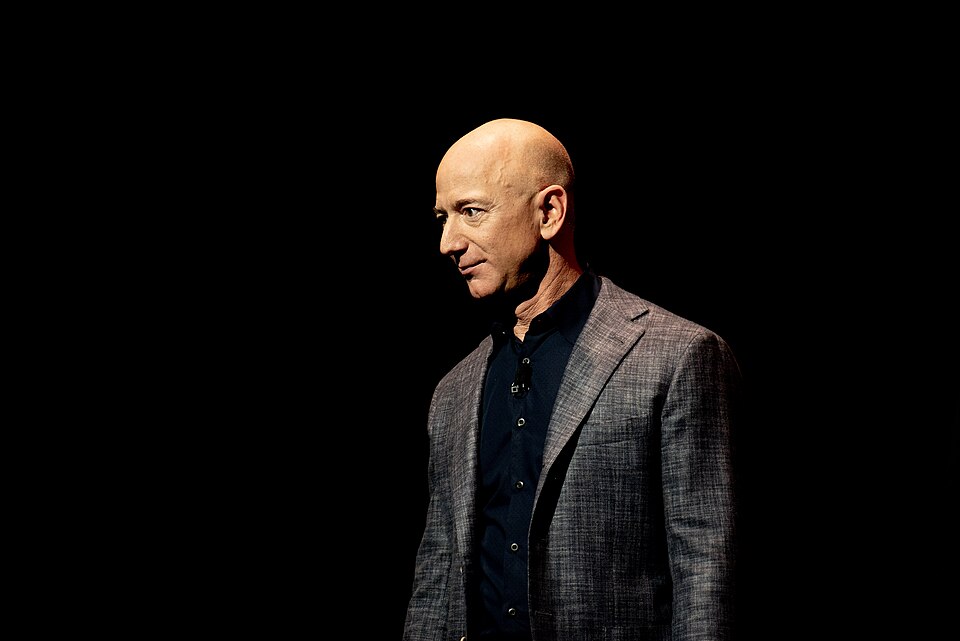 jeff bezos unveils blue origin lunar lander