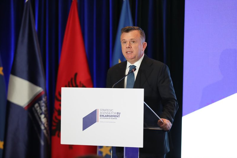 Balla u drejtohet europarlamentarëve në Tiranë: Vëreni në krye të agjendës ratifikimin e aderimit të Shqipërisë në BE