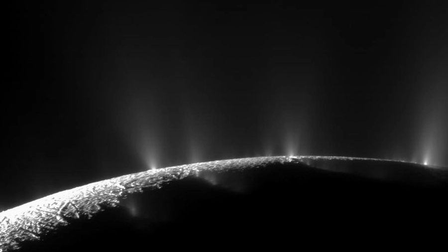 A ka jetë në hënën e Saturnit? Enceladus, më i banueshëm nga sa mendohej