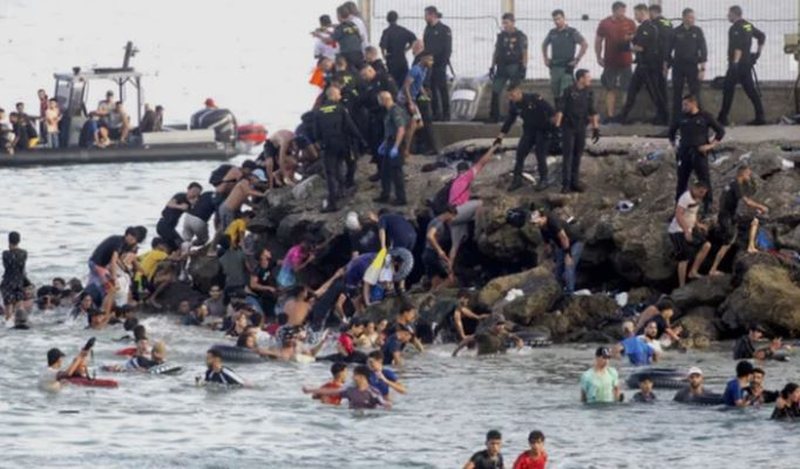 Kriza e emigrantëve, përfaqësuesi i qeverisë spanjolle në Ceuta jep dorëheqjen 