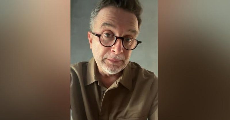 Erion Braçe shkon të vizitohet në QSUT dhe befasohet nga ministrja e re: Më pëlqejnë vendimet e saj