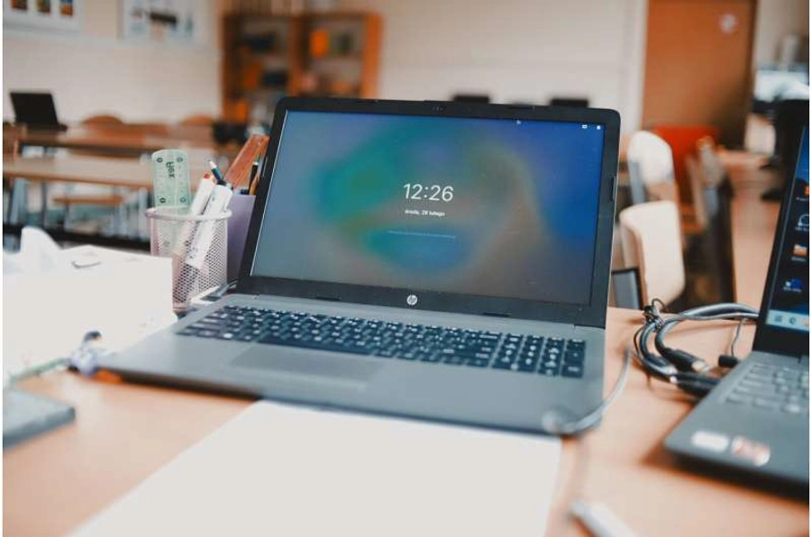 Mjekët paralajmërojnë se laptopët mund të dëmtojnë lëkurën