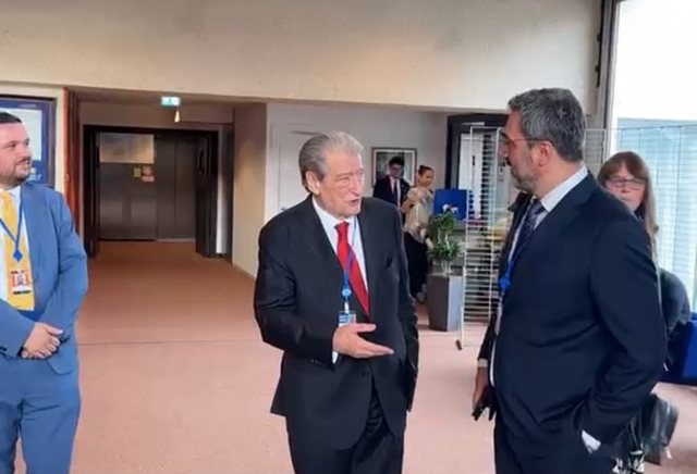 Berisha në Strasburg: Rama po bën spastrim etnik në Shqipëri