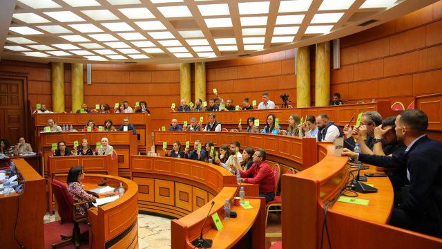Propozimi i Erion Veliajt për liderët e UÇK-së, miratohet nga Këshilli Bashkiak për t’u shpallur “Qytetarë Nderi” të Tiranës