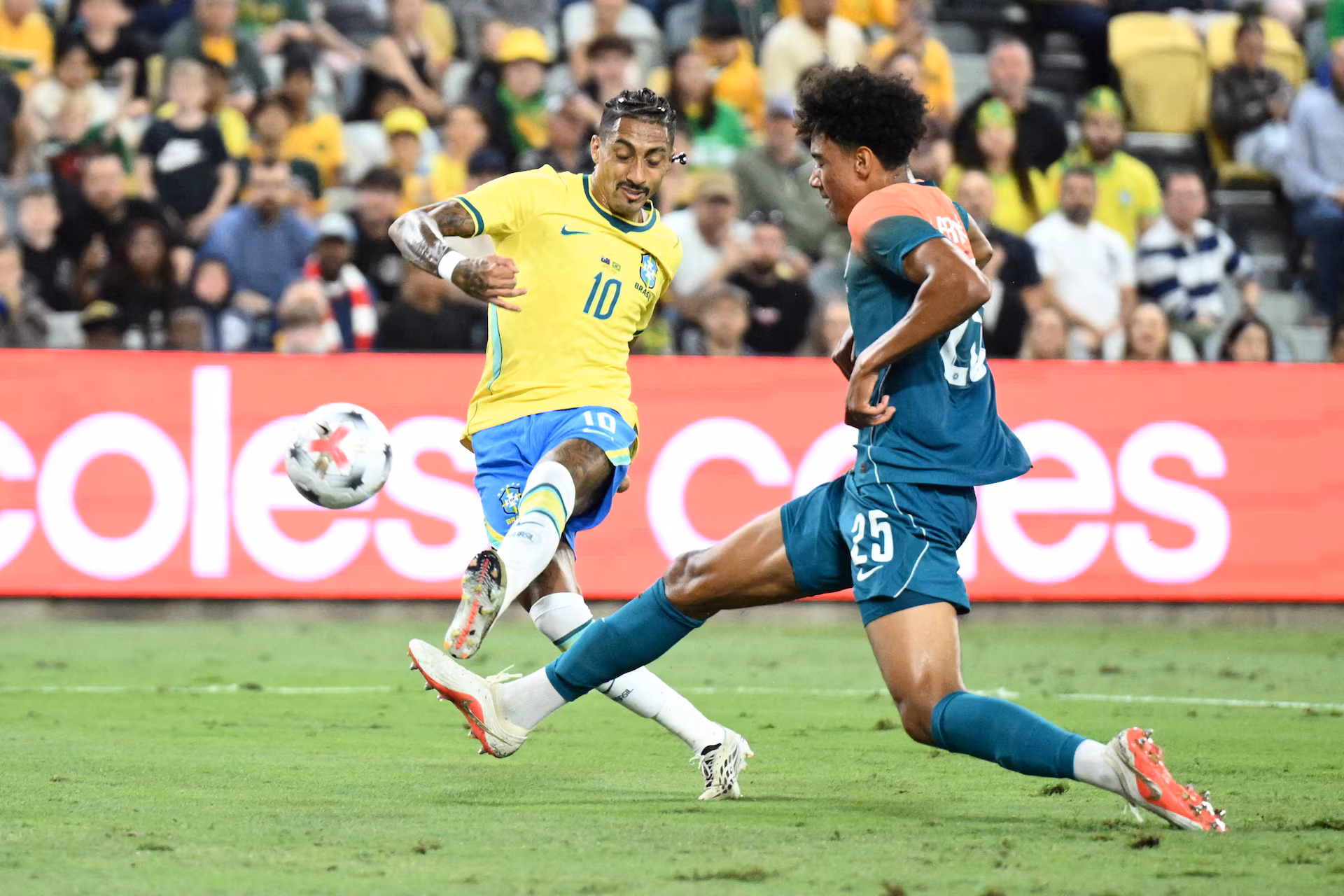 Raphinha lë grumbullimin me Brazilin, Barcelona merr vendimin për kapitenin