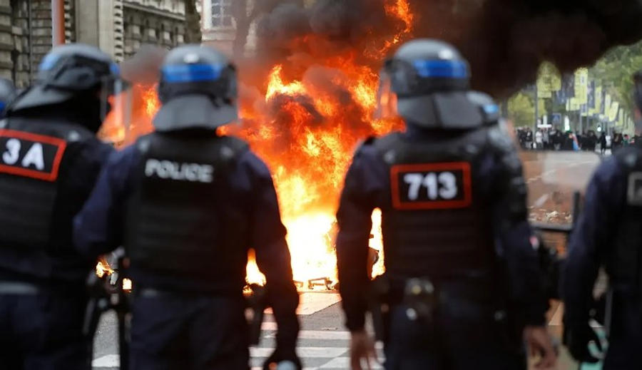Përshkallëzohen protestat e nxënësve në Francë, mbi 600 të arrestuar dhe dhjetëra policë të plagosur