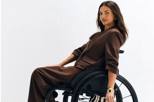Asos prezanton linjën e parë të modës së përshtatur