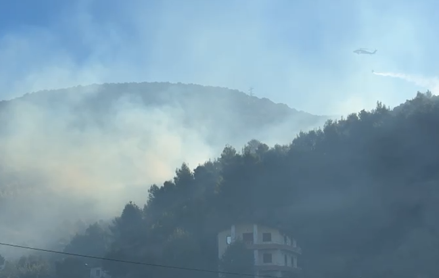 Vijon zjarri në Manati të Lezhës, nis ndërhyrja nga ajri