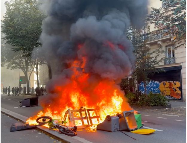 Shpërthejnë protestat e nxënësve në Francë/ Kaos urban, kryeministri thërret mbledhje urgjente