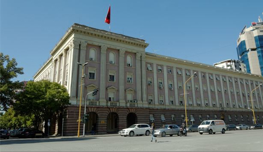 ‘Ligjet’ mblidhen për ‘Territorialen’/ Qytetarët e Memaliajt protestë para Kryesisë së Kuvendit