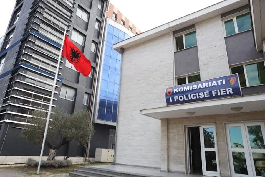 EMRI/ Ngacmonte të miturat, prangoset këngëtari fierak