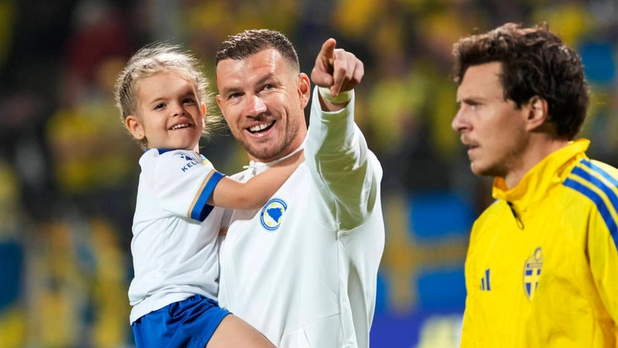 Dzeko i jep lamtumirën Bosnjës, ovacion dhe nderim special për legjendën