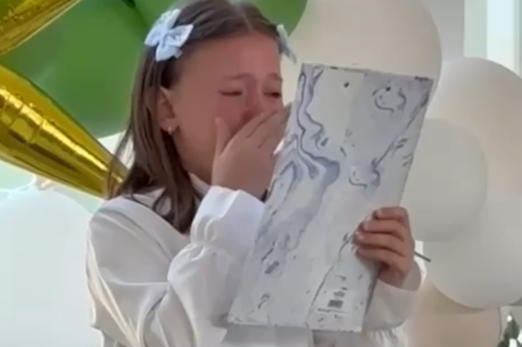 “Për gjyshërit tanë…”, lot dhe emocione në aktivitetin e nxënësve në Kukës