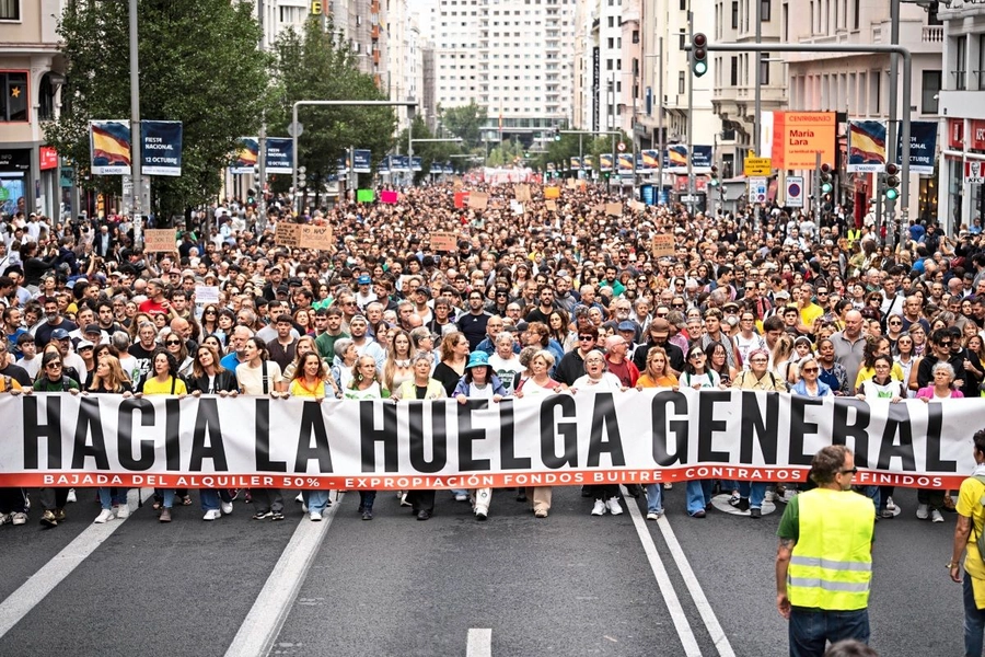 Mijëra njerëz protestojnë në Spanjë kundër mungesës së strehimit, trazira dhe në Valencia